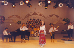 1984 Norok - Moldavian suosikkeja. Nadeshda Tsepraga Kishinevin tv-studiossa1984 Norok - Moldavian suosikkeja. Nadeshda Tsepraga Kishinevin tv-studiossa